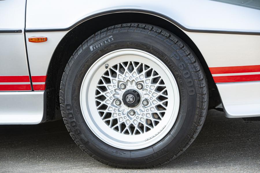 Колеса Lotus Esprit S3 Turbo 1981 года  (UK) (фото 16 из 18)